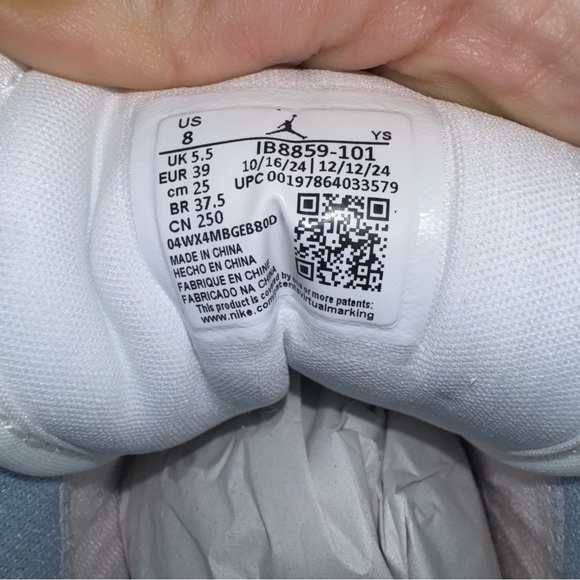 Air Jordan 1 low Women's Pink and White Sneakers - Picture 11 of 16